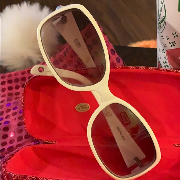 Kathy Van Zeeland Sun Glasses - Picture 1 of 7